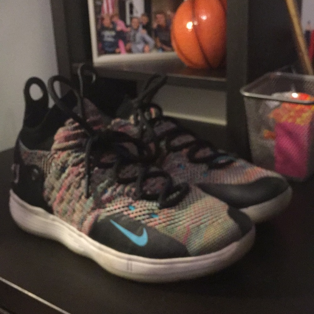 Kevin Durant basketball shoes good condition